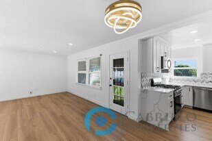 2215 Marigold Pl in San Diego, CA - Building Photo