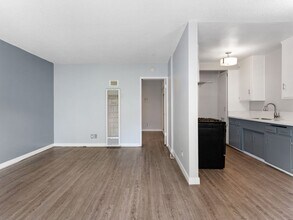 539 E 11th St in Long Beach, CA - Building Photo - Building Photo