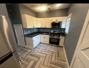 113 Ring St, Unit 1 in Providence, RI - Foto de edificio - Building Photo