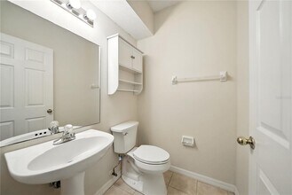 30146 Barnaby Ln in Zephyrhills, FL - Building Photo - Building Photo