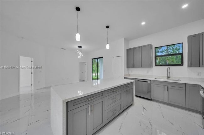 property at 1006 W 10th St