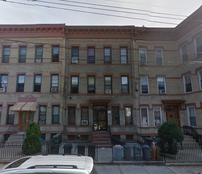 1716 Greene Ave in Ridgewood, NY - Building Photo - Building Photo