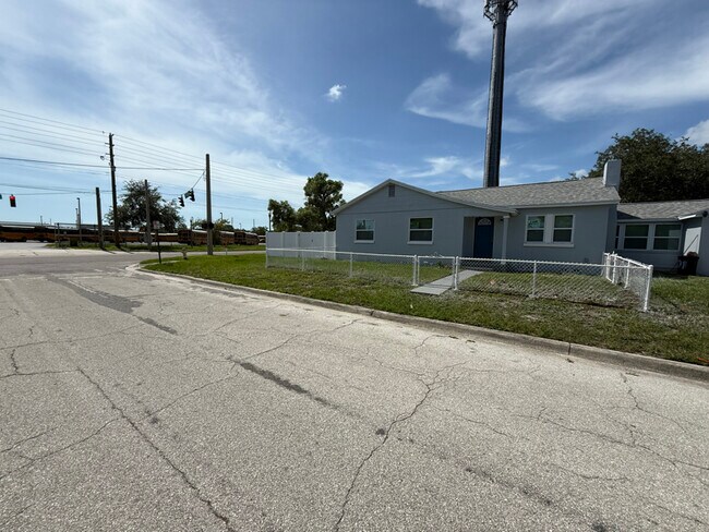 4855 Fairfield Ave S in St. Petersburg, FL - Building Photo - Building Photo