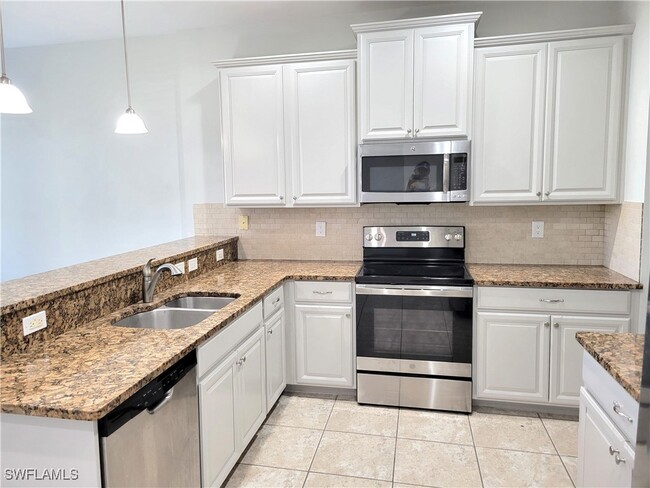 14809 Sutherland Ave in Naples, FL - Building Photo - Building Photo