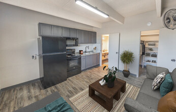 Raider Lofts- Now Accepting Students! in Lubbock, TX - Foto de edificio - Building Photo