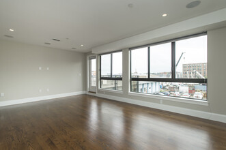 303 D St, Unit 1 in Boston, MA - Building Photo - Building Photo