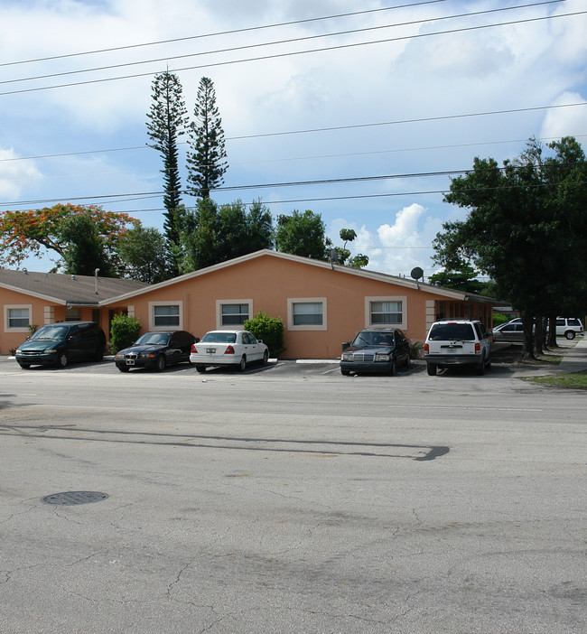 5972 NW 19th St in Fort Lauderdale, FL - Foto de edificio - Building Photo