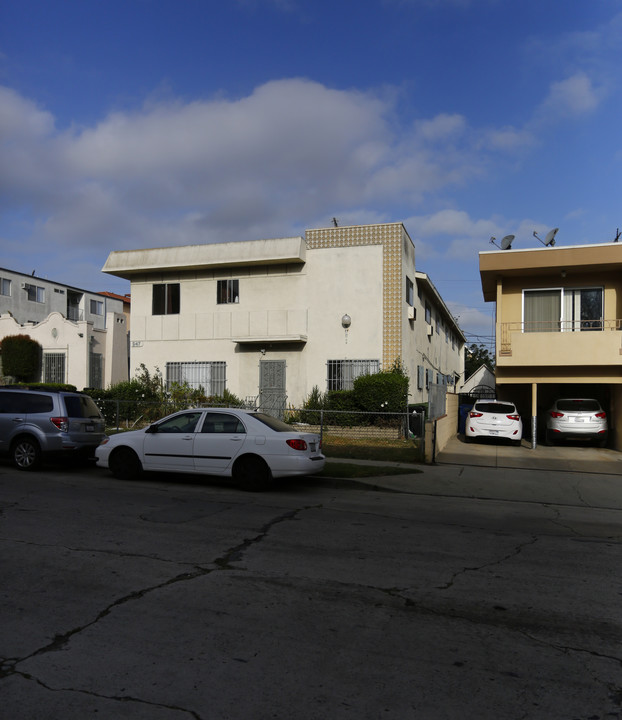 947 S St Andrews Pl in Los Angeles, CA - Foto de edificio