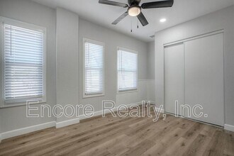 303 D St in Chula Vista, CA - Foto de edificio - Building Photo