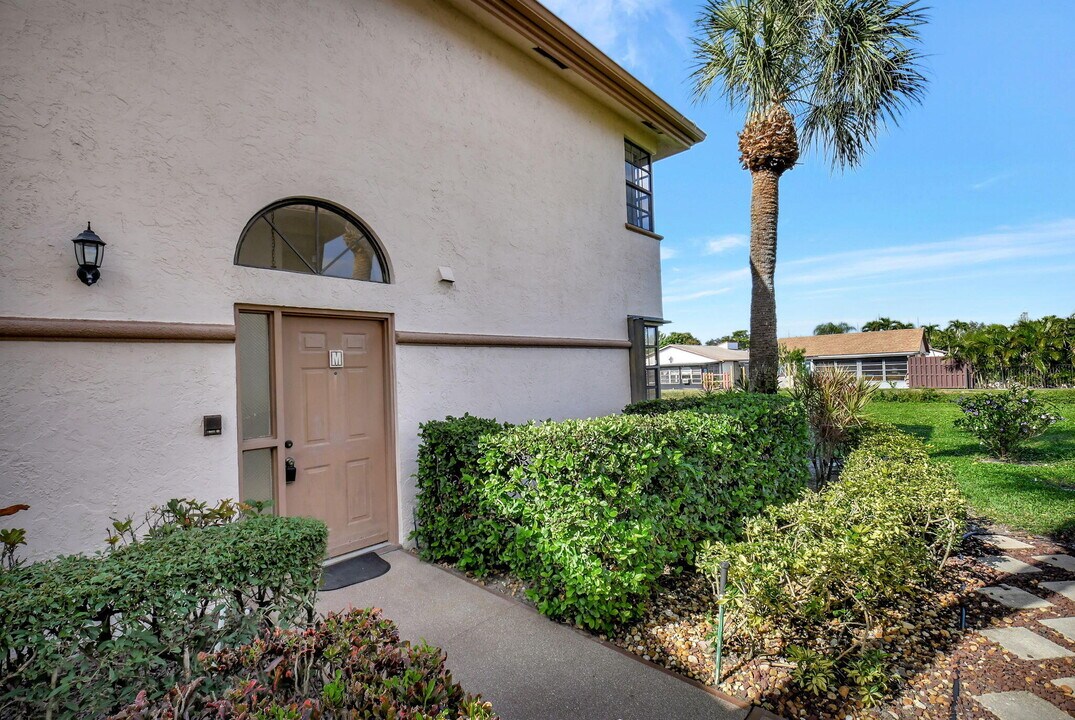 5195 Europa Dr in Boynton Beach, FL - Building Photo