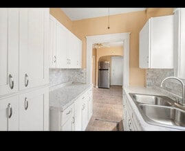 53 Howland Terrace in Worcester, MA - Foto de edificio - Building Photo