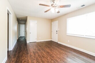 427 Huntsmoor Dr in Charlotte, NC - Building Photo - Building Photo