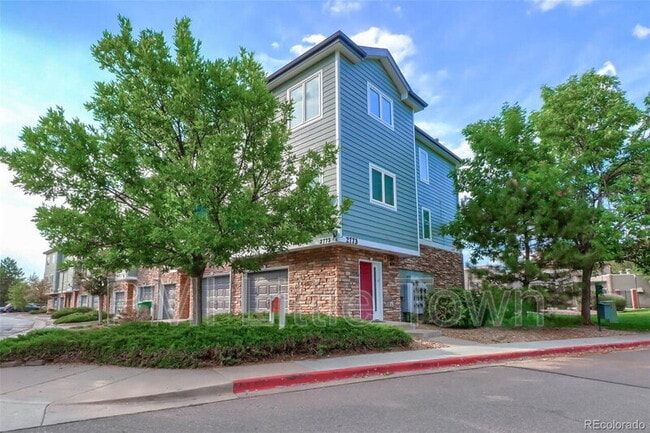 2773 W Riverwalk Cir