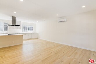 835 S Sherbourne Dr in Los Angeles, CA - Building Photo - Building Photo