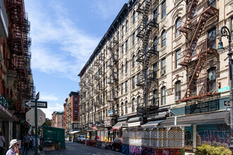 252 Broome St in New York, NY - Building Photo - Primary Photo