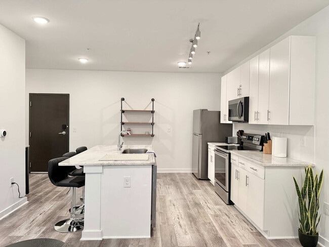 525 Parkway Dr NE in Atlanta, GA - Building Photo - Building Photo