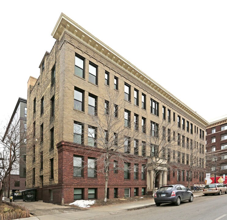 Soleil Apartments in Minneapolis, MN - Building Photo