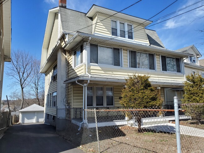 1574 North Ave in Bridgeport, CT - Building Photo - Building Photo