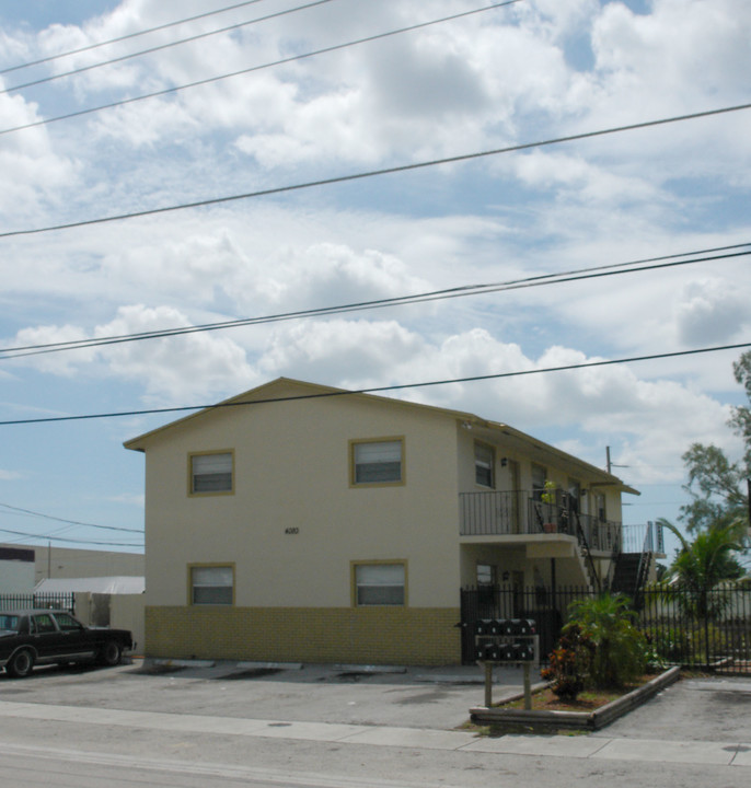 4080-4100 SW 18th St in Hollywood, FL - Building Photo