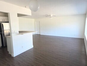 5200 NW 18th Ct in Lauderhill, FL - Foto de edificio - Building Photo