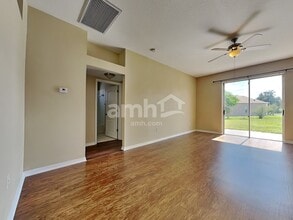 7044 Monarch Park Dr in Apollo Beach, FL - Foto de edificio - Building Photo