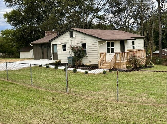 property at 304 Greenview Dr