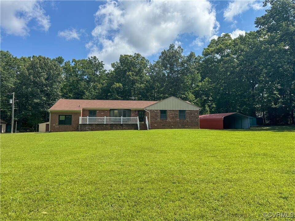 10200 Graves Rd in Petersburg, VA - Building Photo