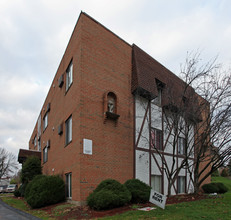 4541-4543 Glenway Ave in Cincinnati, OH - Foto de edificio - Building Photo