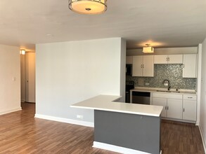 5701 N Sheridan Rd in Chicago, IL - Building Photo - Building Photo