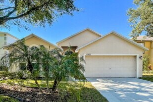 12937 Lake Vista Dr in Gibsonton, FL - Building Photo