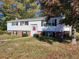 6 Woodland Ct in Marlborough, NH - Building Photo