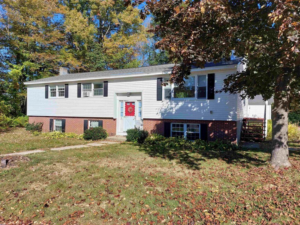 6 Woodland Ct in Marlborough, NH - Building Photo