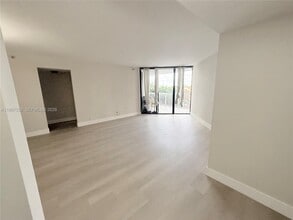 3610 Yacht Club Dr in Aventura, FL - Building Photo - Building Photo