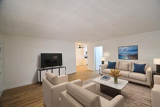 11255 Camarillo St in Los Angeles, CA - Building Photo - Building Photo