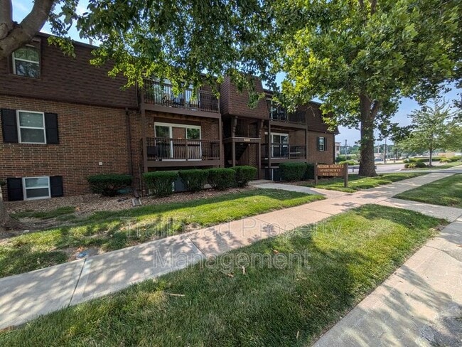 5801 Woodson Dr in Mission, KS - Building Photo - Building Photo