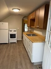 12 Farren Ave, Unit Floor 3 in Turners Falls, MA - Building Photo - Building Photo