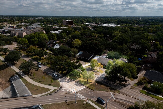 property at 6119 S Braeswood Blvd