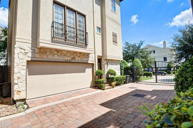 property at 2731 Sherwin St