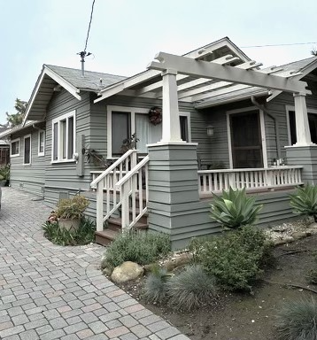 property at 316 W Victoria St
