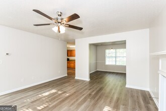 1399 Crestlake Ct in Lithonia, GA - Building Photo - Building Photo