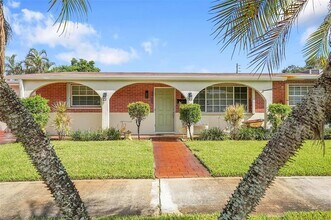 2705 Roosevelt St in Hollywood, FL - Building Photo - Building Photo