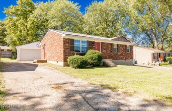 120 Franklin Ave in La Grange, KY - Building Photo - Building Photo