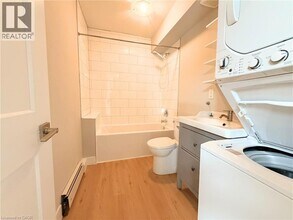 310 Barton St E in Hamilton, ON - Building Photo - Building Photo