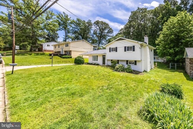 property at 704 Kings Ln