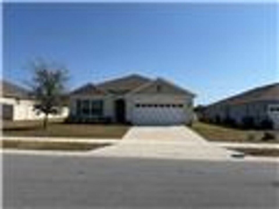 1792 Henin Cir in Tavares, FL - Building Photo