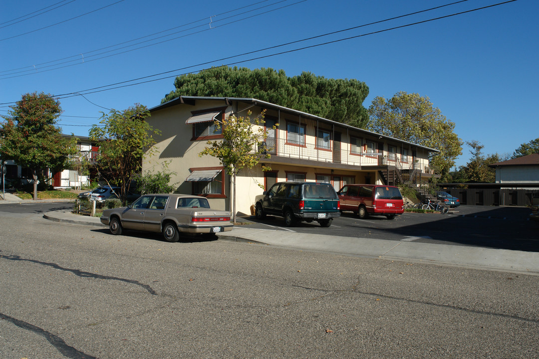 555 2nd St in Solvang, CA - Building Photo