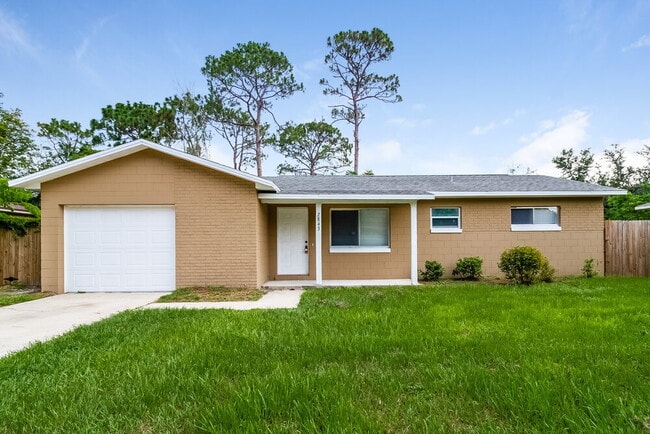 property at 2843 Kinnon Dr