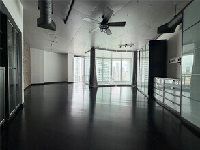 690 SW 1st Ct, Unit PHI-01 in Miami, FL - Foto de edificio - Building Photo