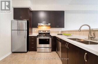 3055 Thomas St in Mississauga, ON - Building Photo - Building Photo