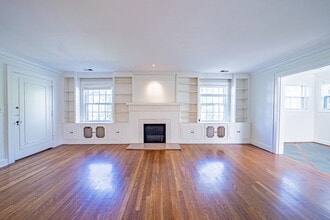 4316 Rockhill Rd in Kansas City, MO - Building Photo - Building Photo